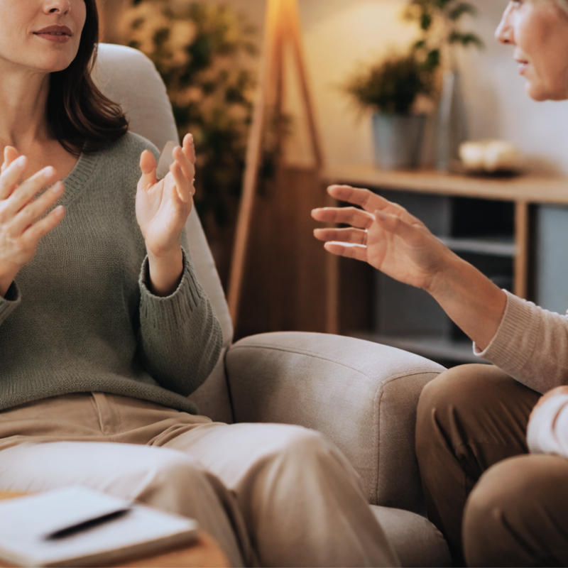 Séance d’hypnose ericksonienne en cabinet, travail sur les émotions, le stress et les blocages dans un cadre thérapeutique.
Karine Agnez Psychopraticienne en Thérapie Stratégique et intgérative. Pôle Sérénité au Travail à Savenay
Hypnothérapeute Sophrologue